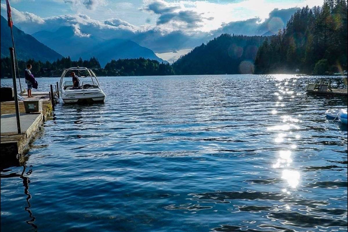 13031131_web1_180809-HSL-M-KawkawaLake