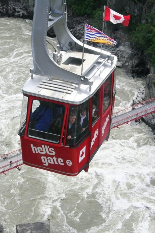 04-01-e5-a4-hell-s-gate-airtram-683x1024