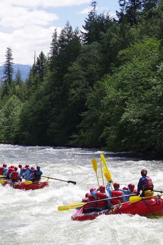 REO-British-Columbia-rafting-mountains